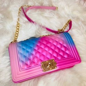 Multi purpose chain purse.  This purse will be great for all occasions.